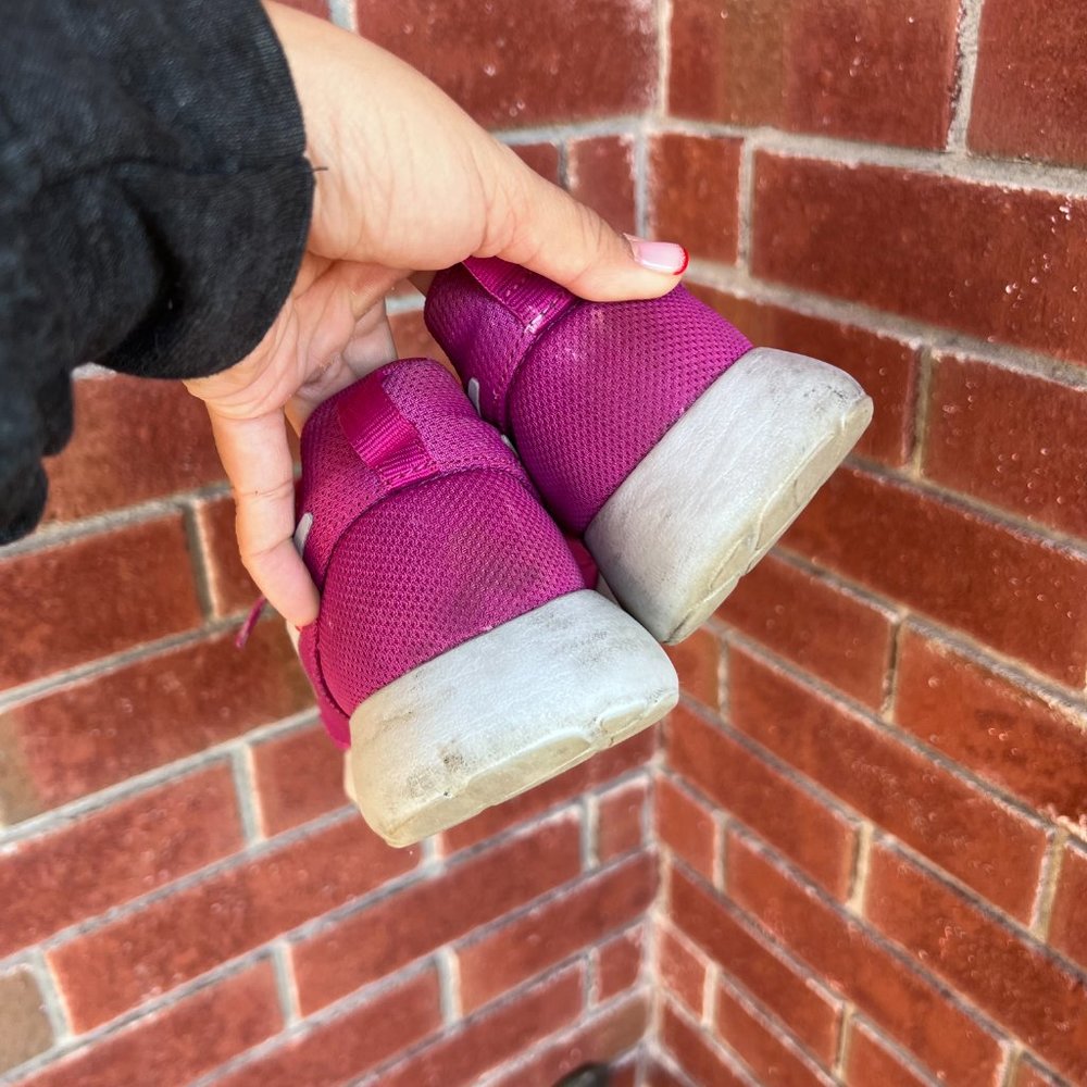NIKE ROSHE RUN PINK SIZE 5 - Picture 3 of 5